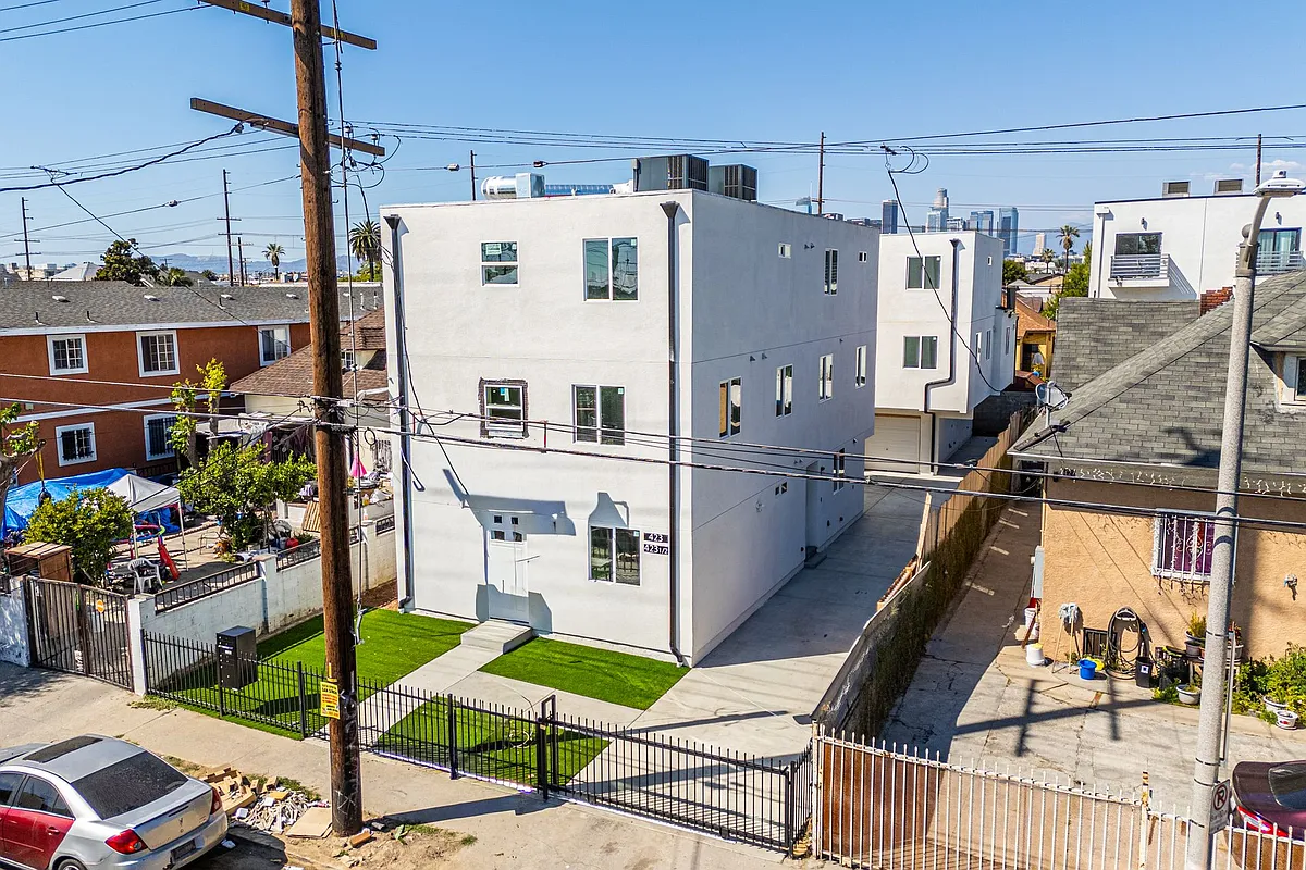 Building Photo - 423 E 31st St