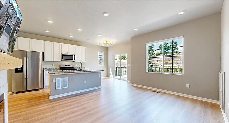 3 bed, 3.0 bath, 1560 sqft, $2,895 — Photo 4