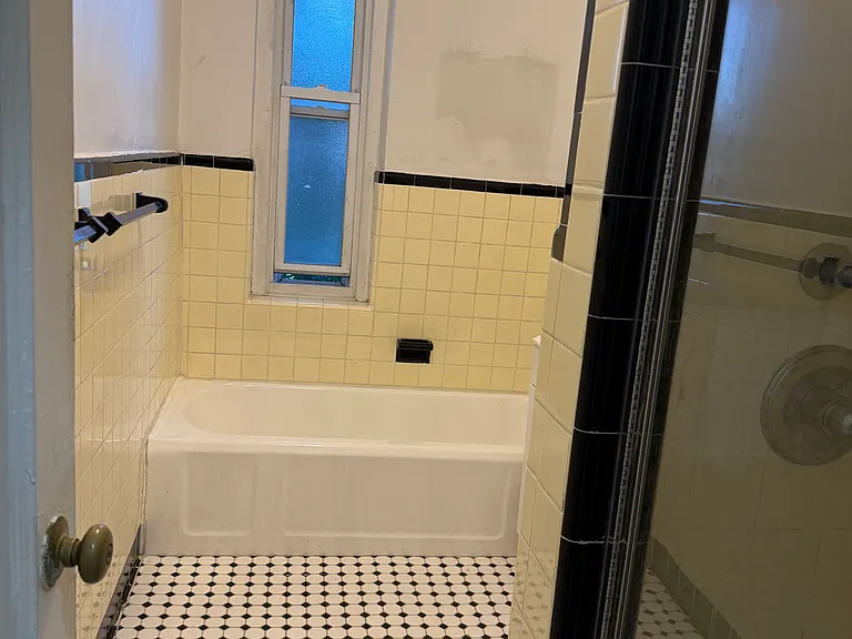 34 Clinton Pl #5C — Photo 5