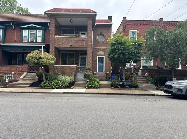 574 Peebles St, Pittsburgh, PA 15221