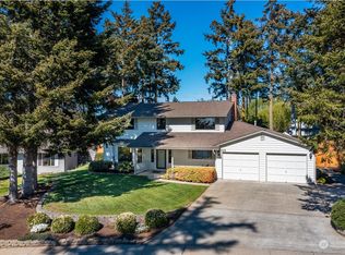 1726 SW Robertson Dr, Oak Harbor, WA