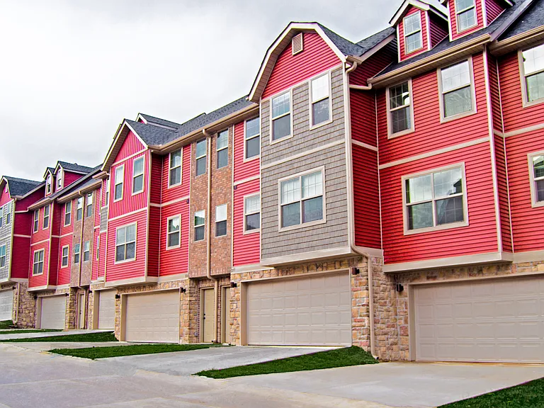 213 S Rolling Woods Way — Photo 1