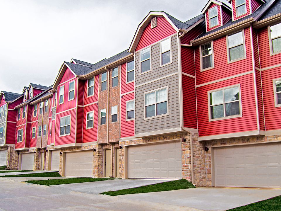 1st image of 213 S Rolling Woods Way
