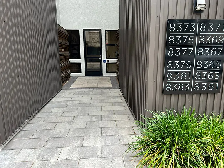 8365 Distinctive Dr — Photo 21
