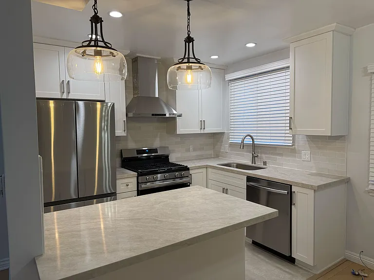 4125 1/2 W Toluca Lake Ave #4123-1/2 — Photo 3