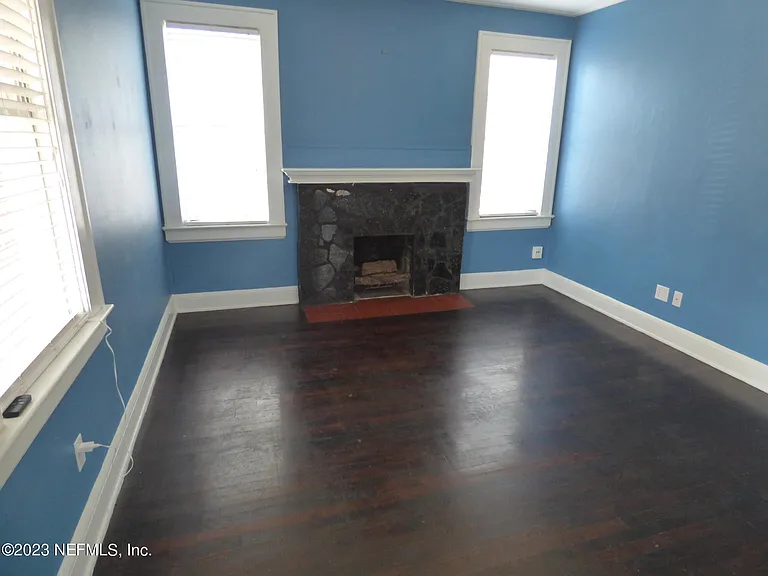 2671 College St — Photo 12