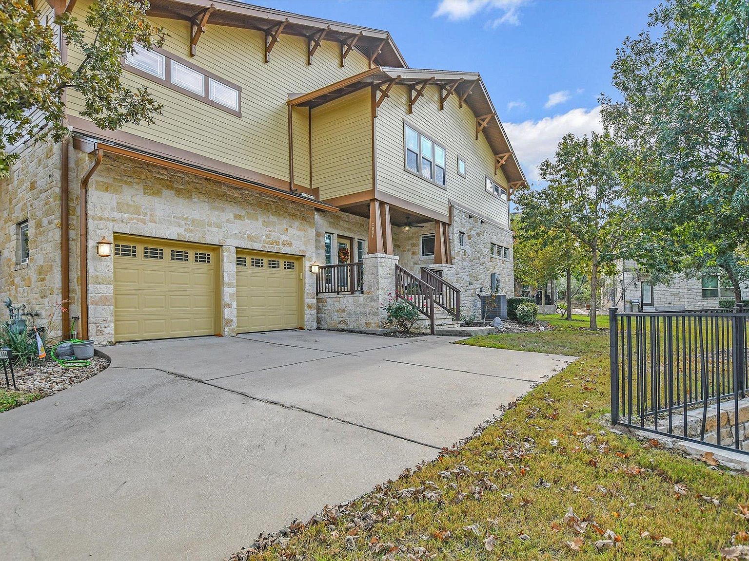 2930 Grand Oaks Loop APT 2004