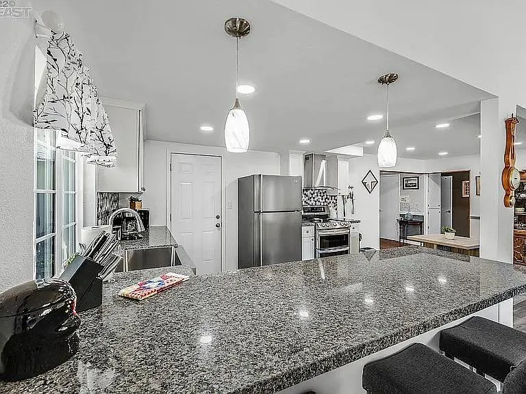 1375 Michelle Ave — Photo 12