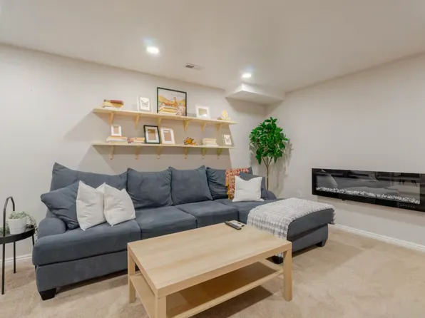 10367 S Countrywood Dr, Sandy, UT 84092