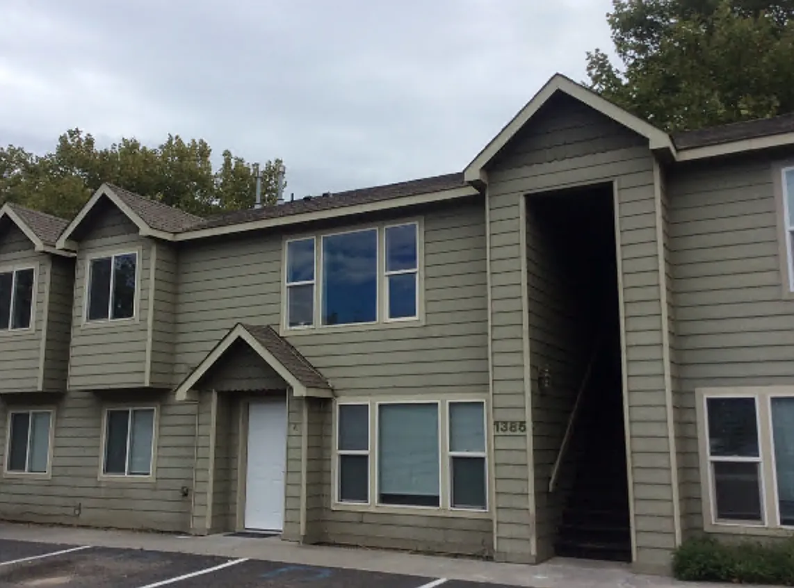 3 bed, $1,595 — Photo 1