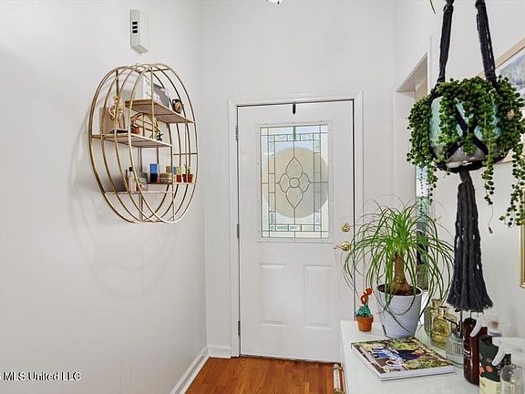 4th image of 1021 Craig Cir