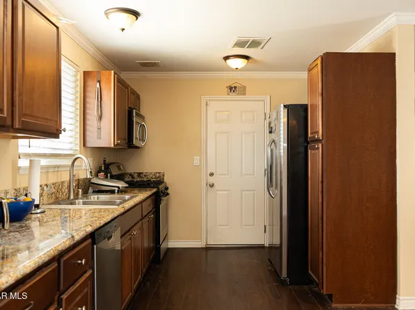 1662 Ahart St, Simi Valley, CA 93065