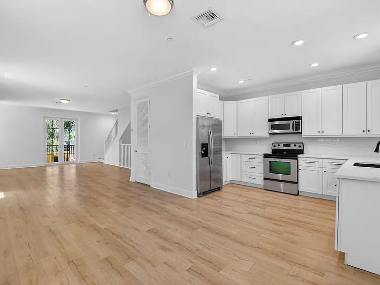 2502 N Dixie Hwy #32 — Photo 19