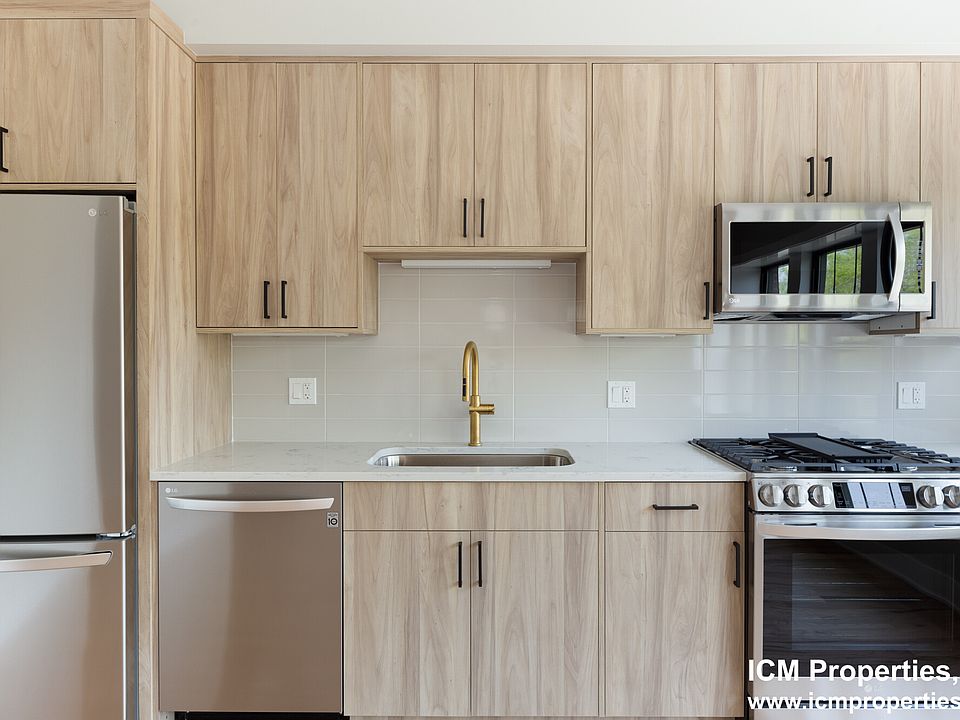 1st image of 2015 W Ainslie St #2-2017