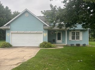 302 Moore Ave, Le Roy, IL