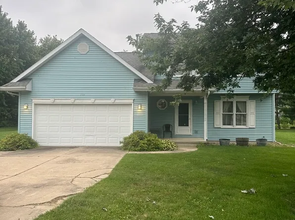 302 Moore Ave, Le Roy, IL 61752