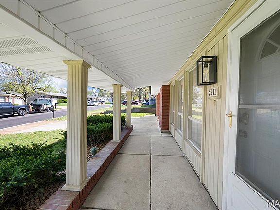 2nd image of 2911 Hubert Dr