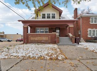 7726 Coolidge Ave, Center Line, MI 48015