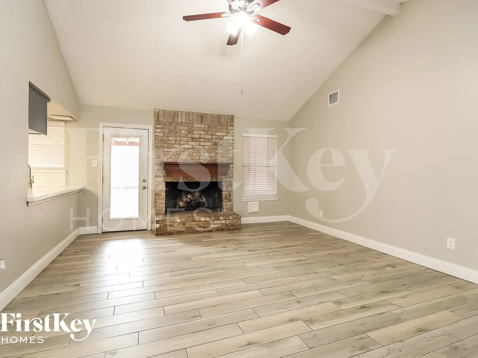 4 bed, 2.0 bath, 2054 sqft, $2,140 — Photo 2
