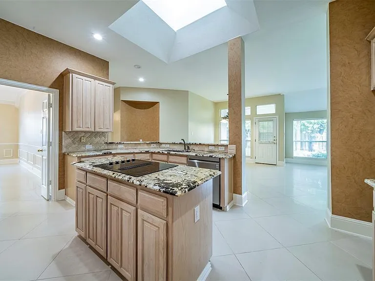 2231 Templeton Dr — Photo 8