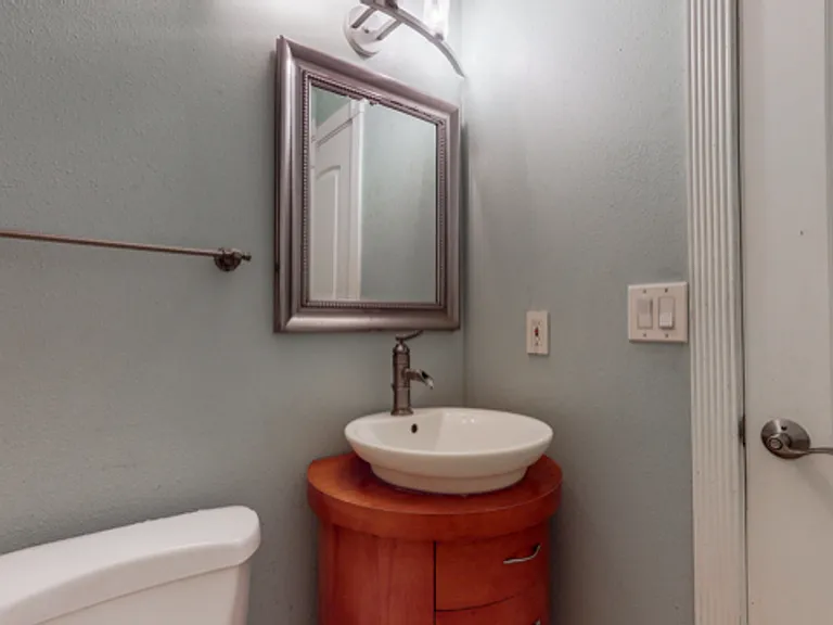 330 Stahlman Ave — Photo 9