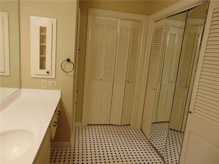 2516 Enfield Rd #101 — Photo 12