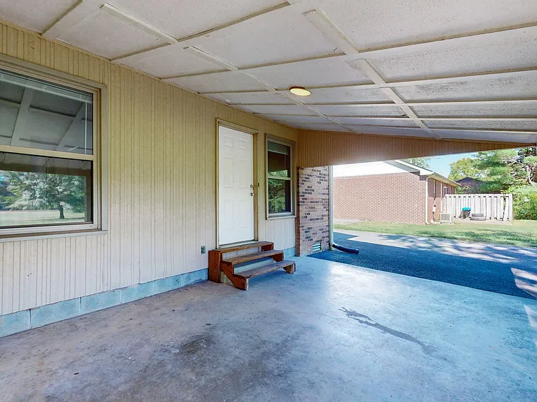 8614 Burleson Ln — Photo 35