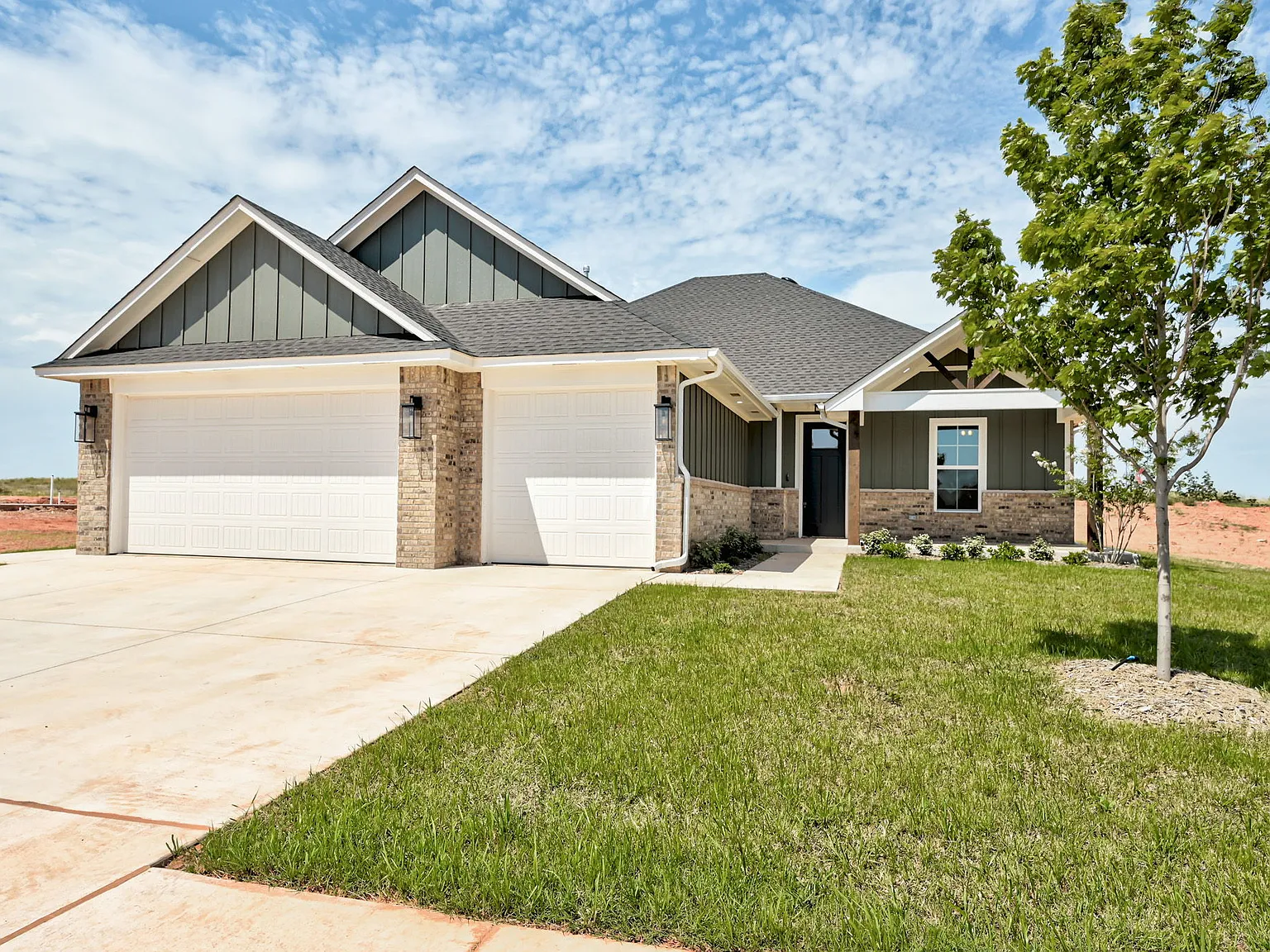 4 bed, 2.5 bath, 1954 sqft, $2,450 — Photo 2