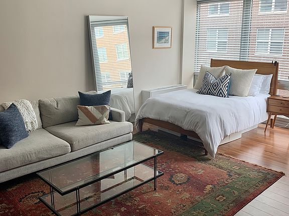 2nd image of 21 W Goethe St APT 11E