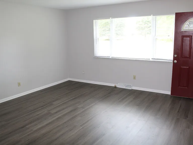 90 Poplar Grove Dr — Photo 6