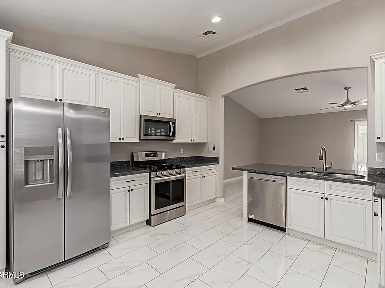 16523 W Saguaro Ln — Photo 4