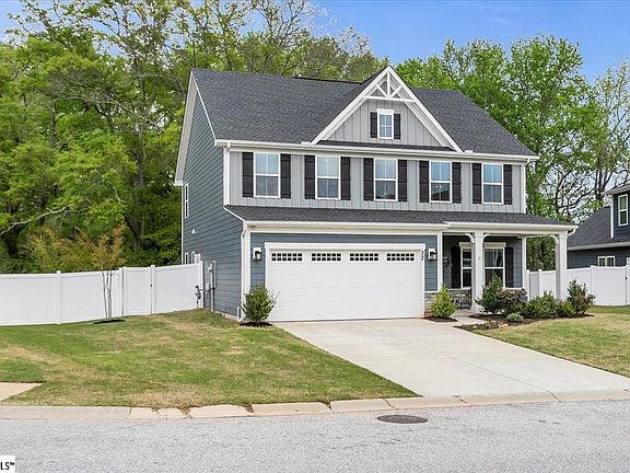 2nd image of 32 Mohegan Way