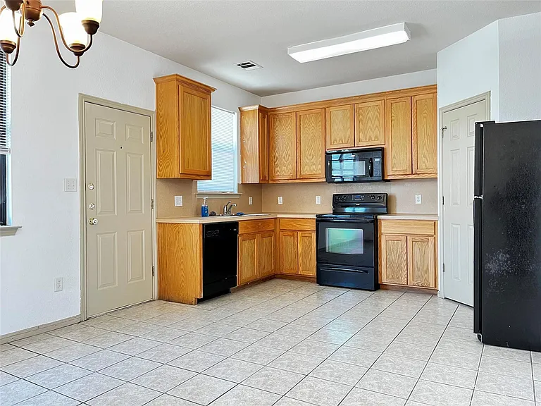 8901 Parkfield Dr — Photo 11