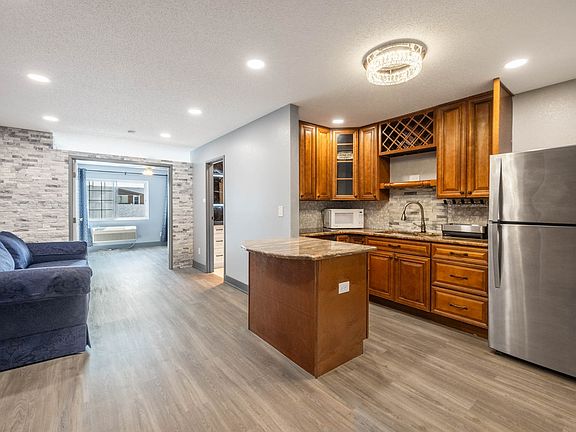 3rd image of 3130 W Monroe St APT 204
