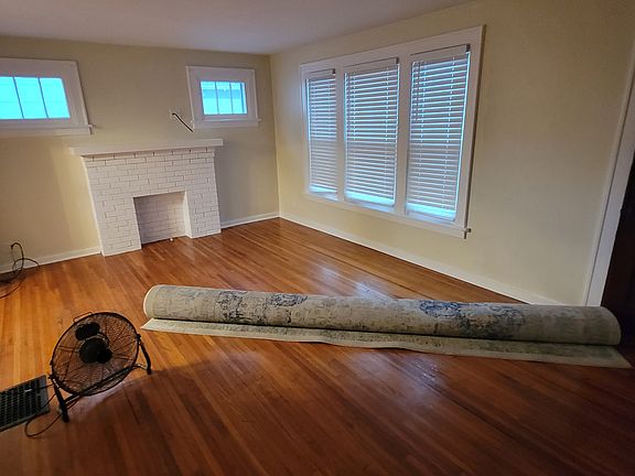3rd image of 33 Hobmoor Ave #2