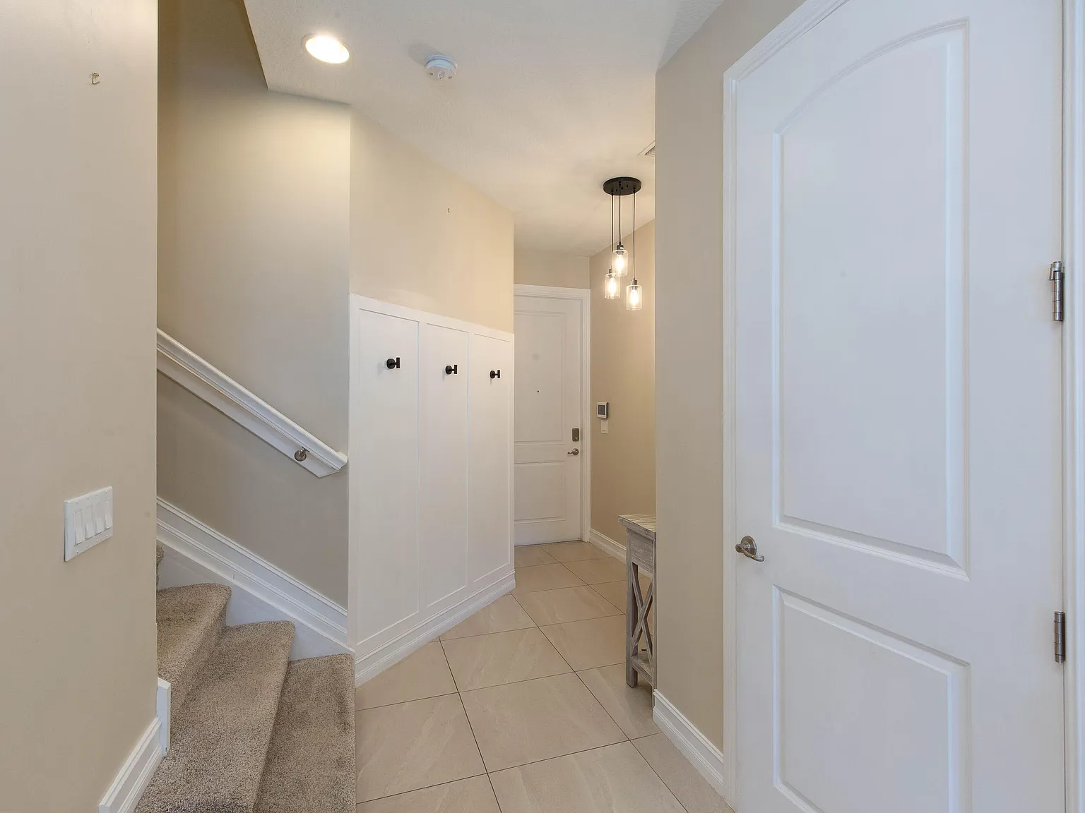 3 bed, 2.5 bath, 2222 sqft, $3,325 — Photo 3