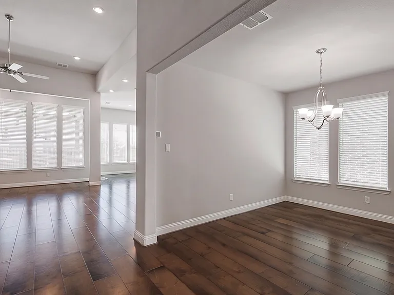 608 Artesian Dr — Photo 5