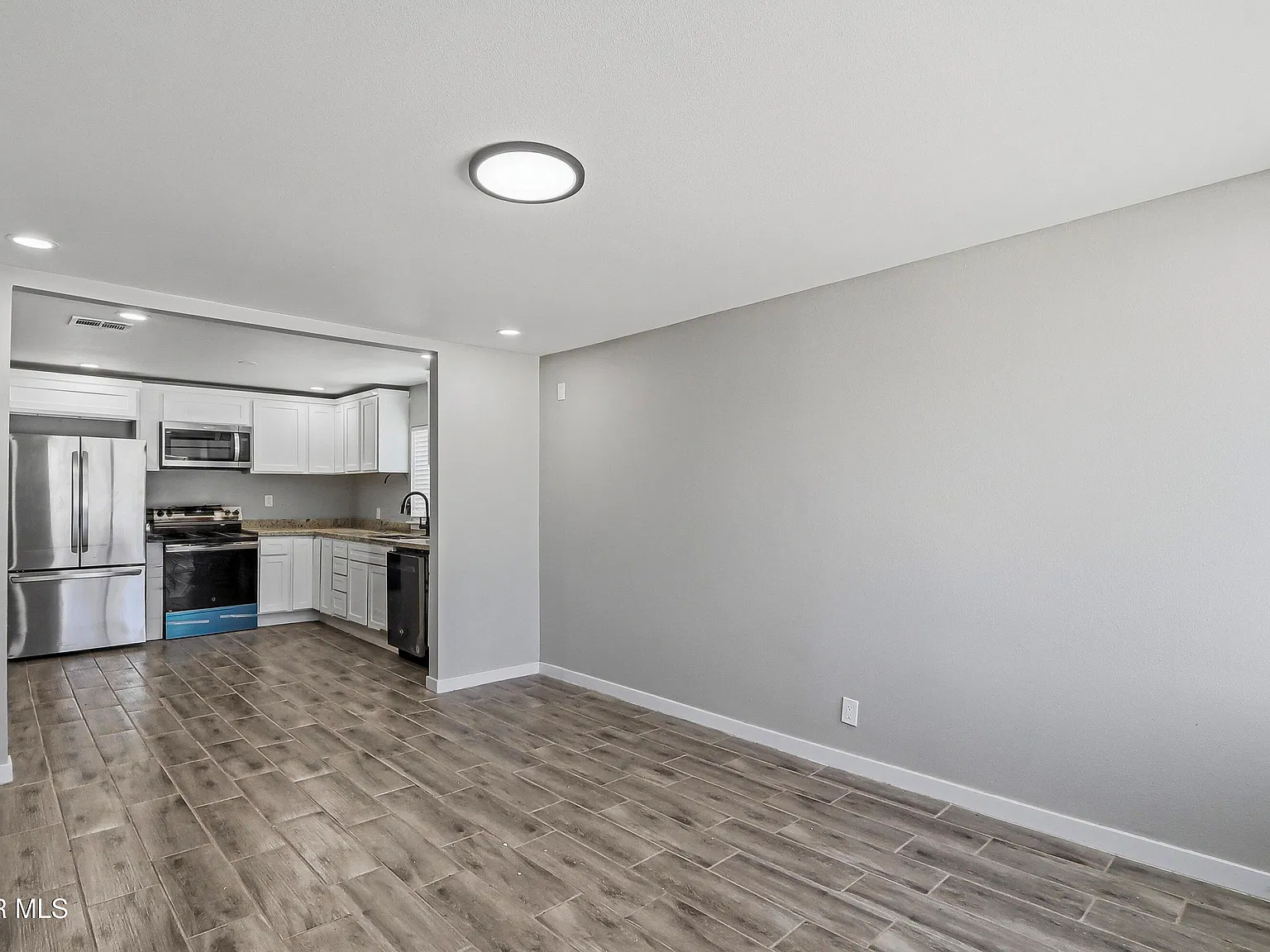 2 bed, 1.0 bath, 926 sqft, $1,500 — Photo 3