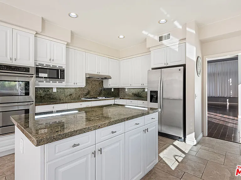 24310 Belford Ct — Photo 22