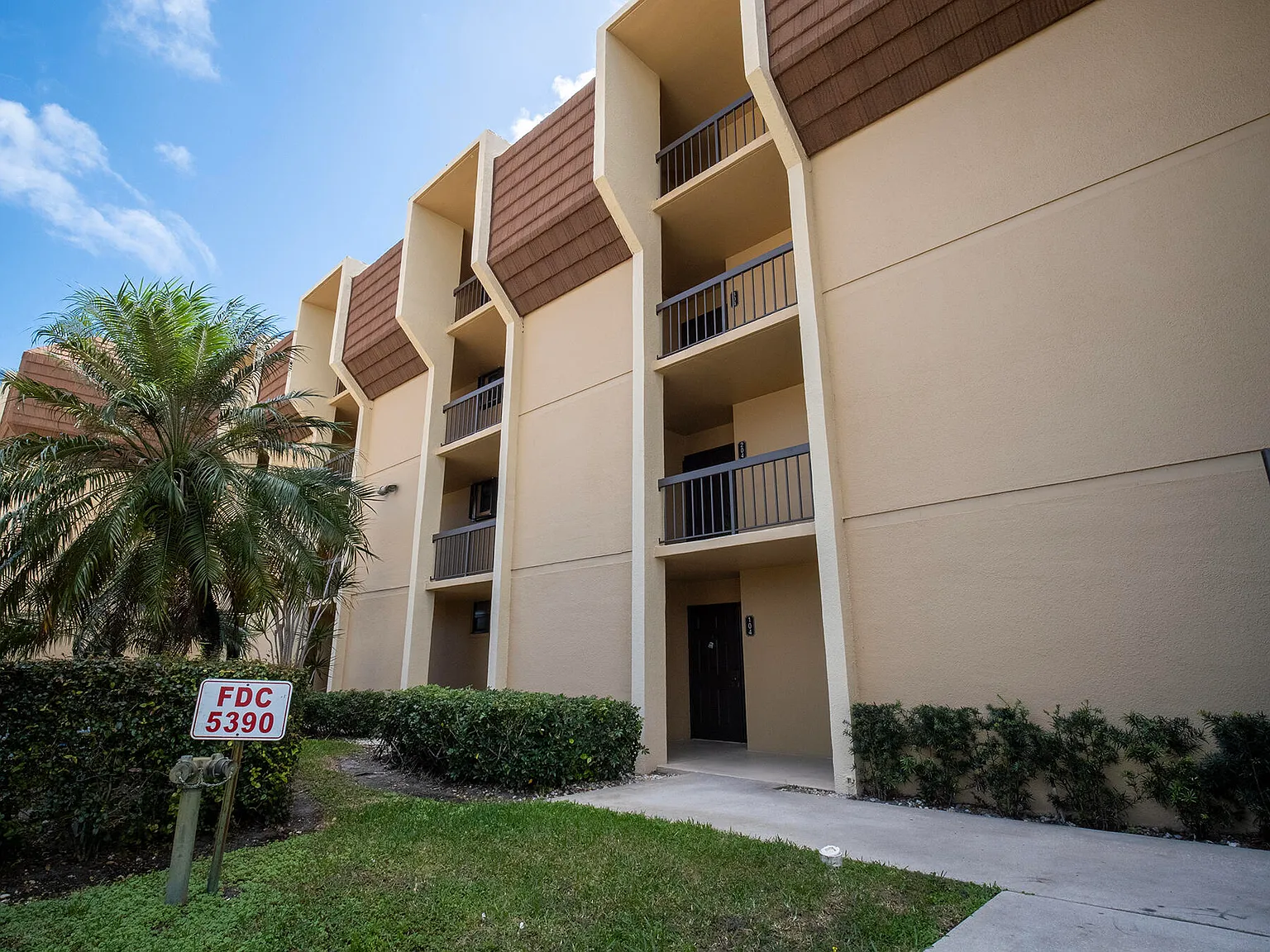 2 bed, 2.0 bath, 1311 sqft, $2,450 — Photo 2