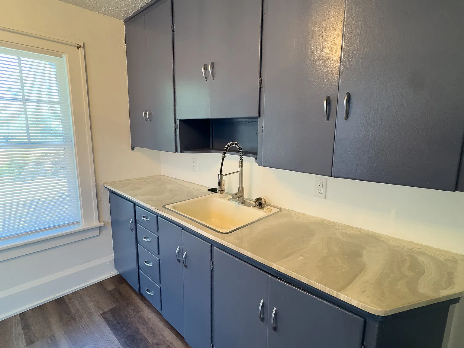1 bed, $750 — Photo 1