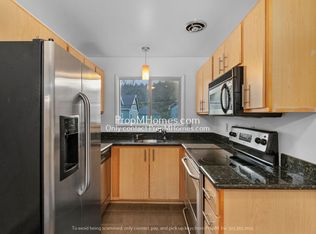 908 SW Gaines St APT 6, Portland, OR 97239
