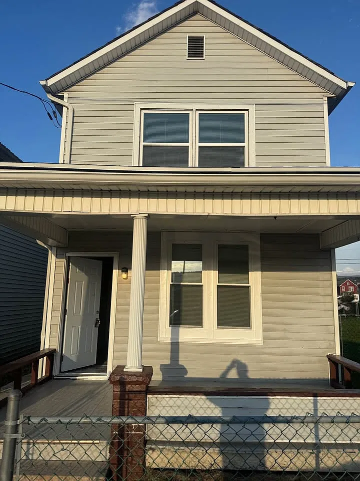 3 bed, 1342 sqft, $1,250 — Photo 2