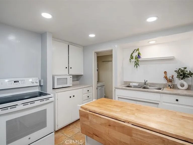 832 Cypress Ave — Photo 10