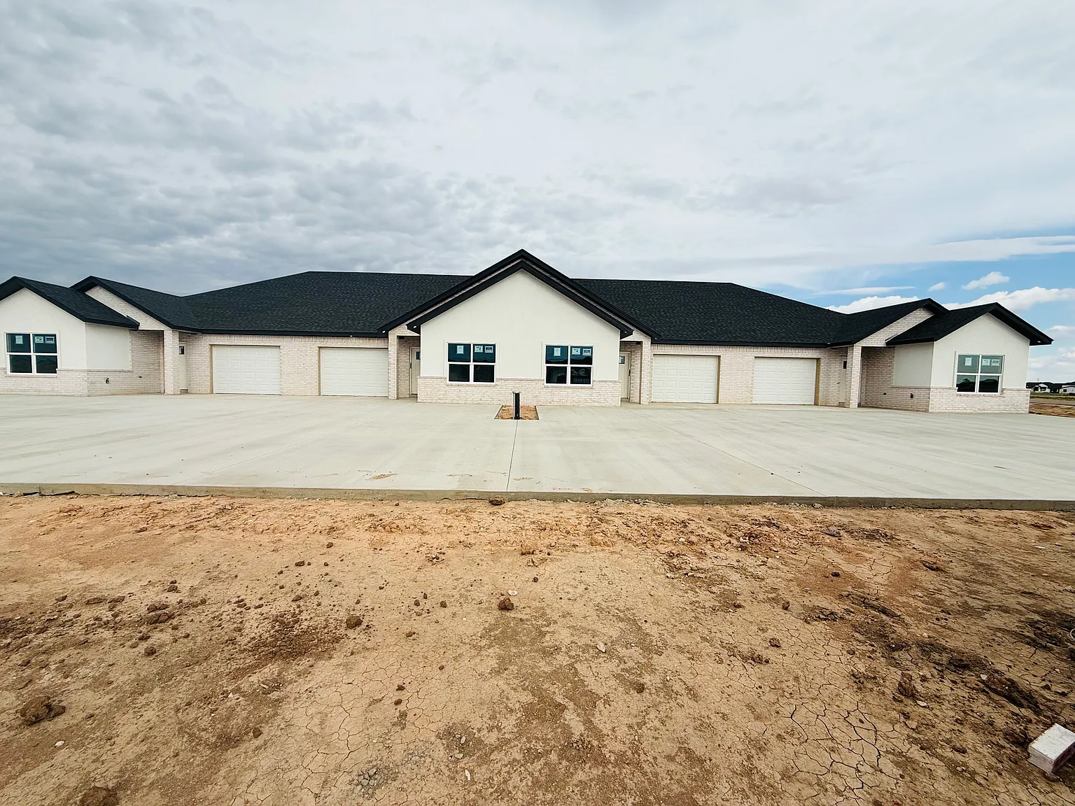 3 bed, 1351 sqft, $1,895 — Photo 1