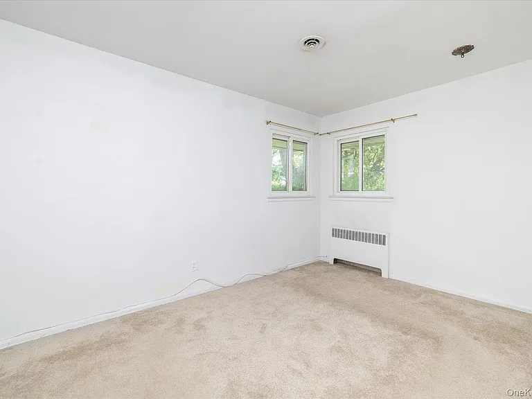 531 Surrey Pl — Photo 16