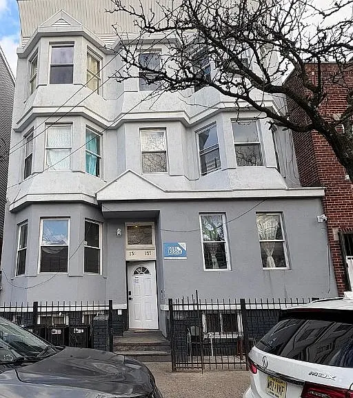 137-139 Parker St — Photo 1