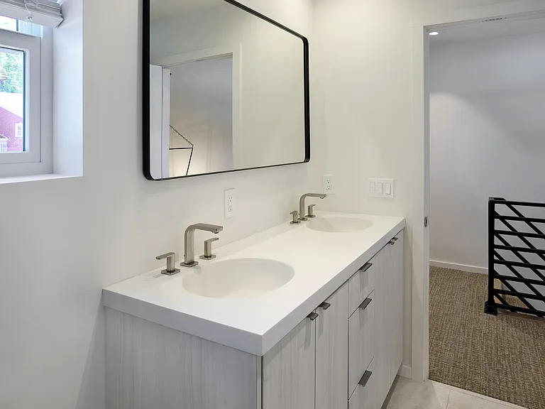 784 Farmington Ave — Photo 3