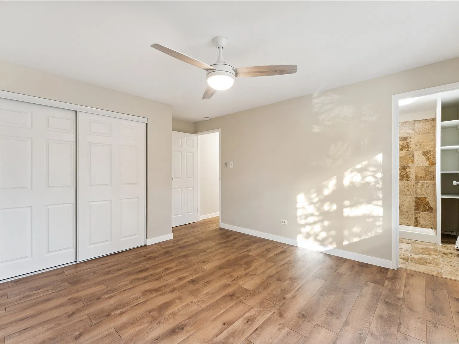 2 bed, 872 sqft, $1,800 — Photo 2