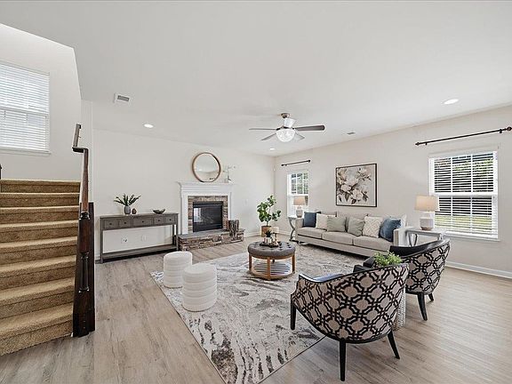 4th image of 220 Waters Run Ln